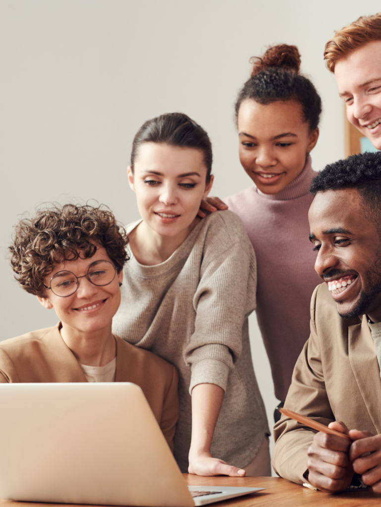 Collaborative team brainstorming session at Growwithmathew digital agency